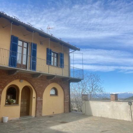 Da Emi - La Casetta In Piazza Monforte dʼAlba Exterior foto